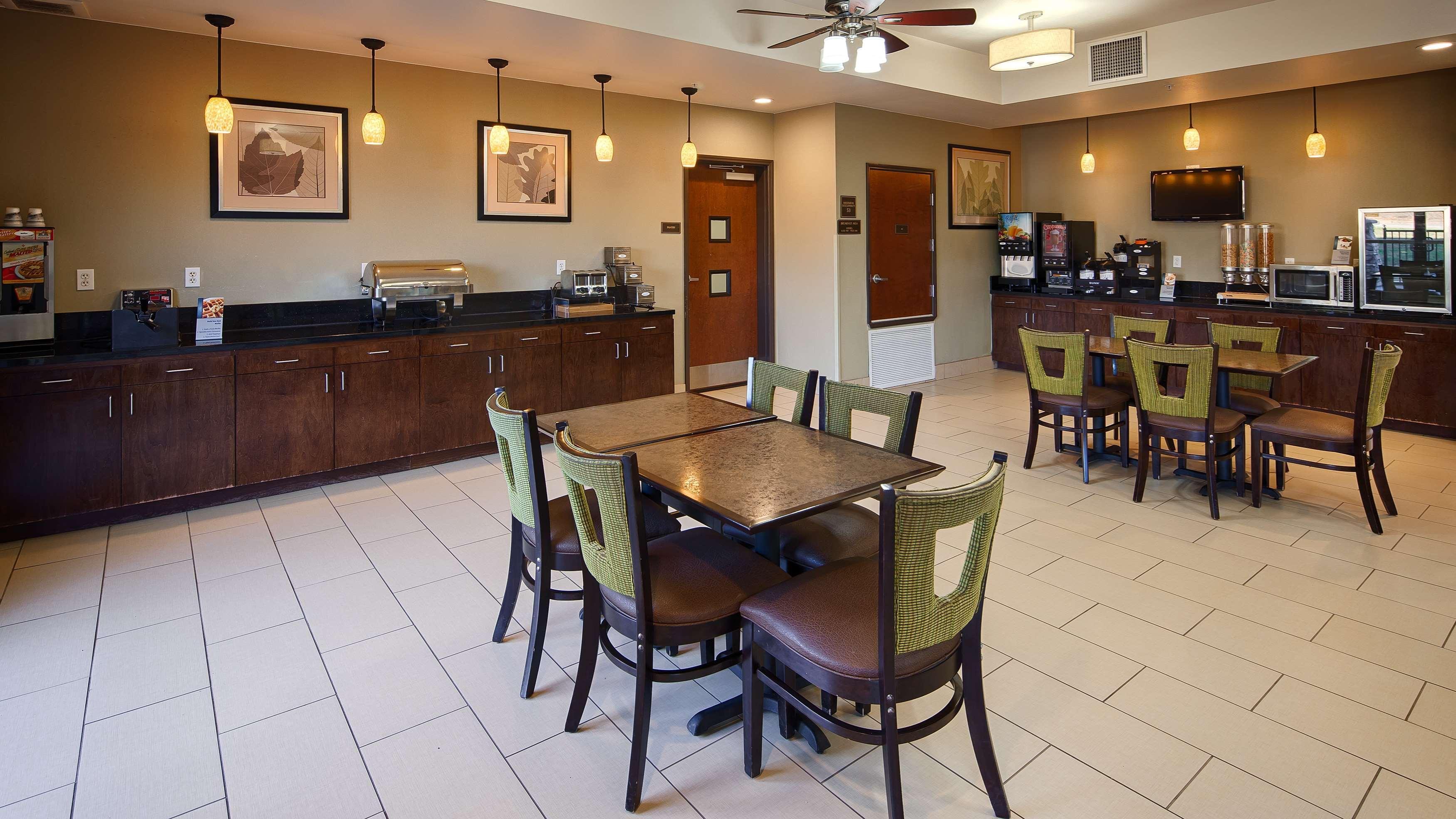 Best Western Plus Desoto Inn & Suites Mansfield Екстериор снимка
