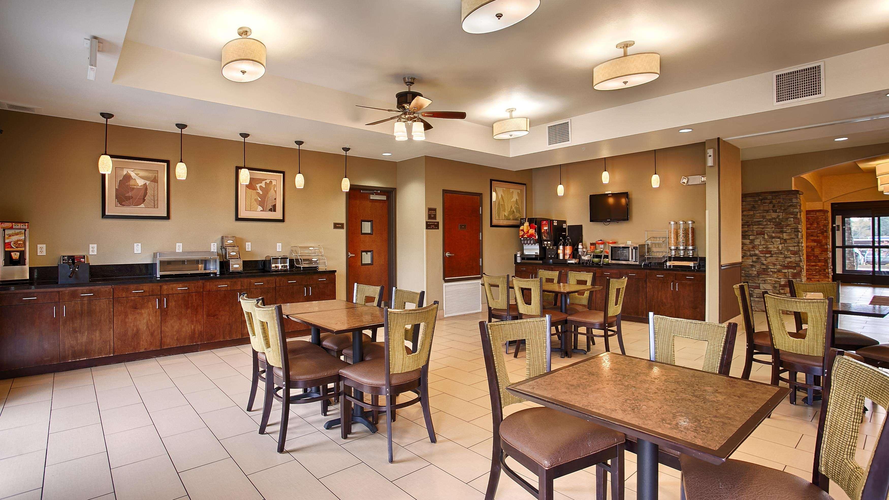 Best Western Plus Desoto Inn & Suites Mansfield Екстериор снимка