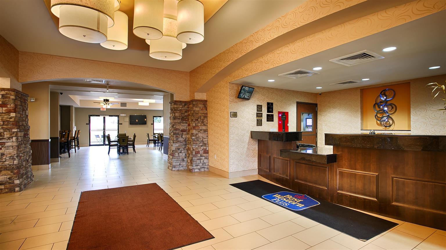 Best Western Plus Desoto Inn & Suites Mansfield Екстериор снимка